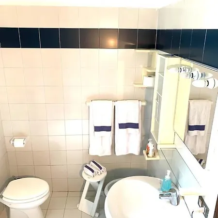 Panoramic Terrace Steps From The Iseo In Spacious *