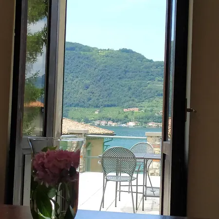 Panoramic Terrace Steps From The Iseo In Spacious