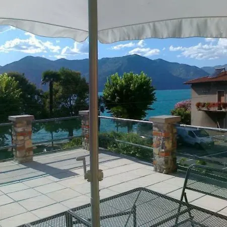 Lägenhet Panoramic Terrace Steps From The Iseo In Spacious Sale Marasino