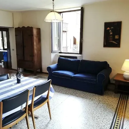 Panoramic Terrace Steps From The Iseo In Spacious Lägenhet *