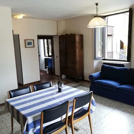 Panoramic Terrace Steps From The Iseo In Spacious Lägenhet *